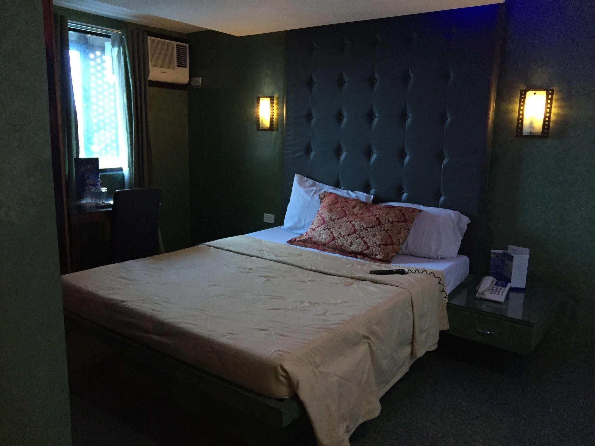 Hôtel Icon à Manille Extérieur photo